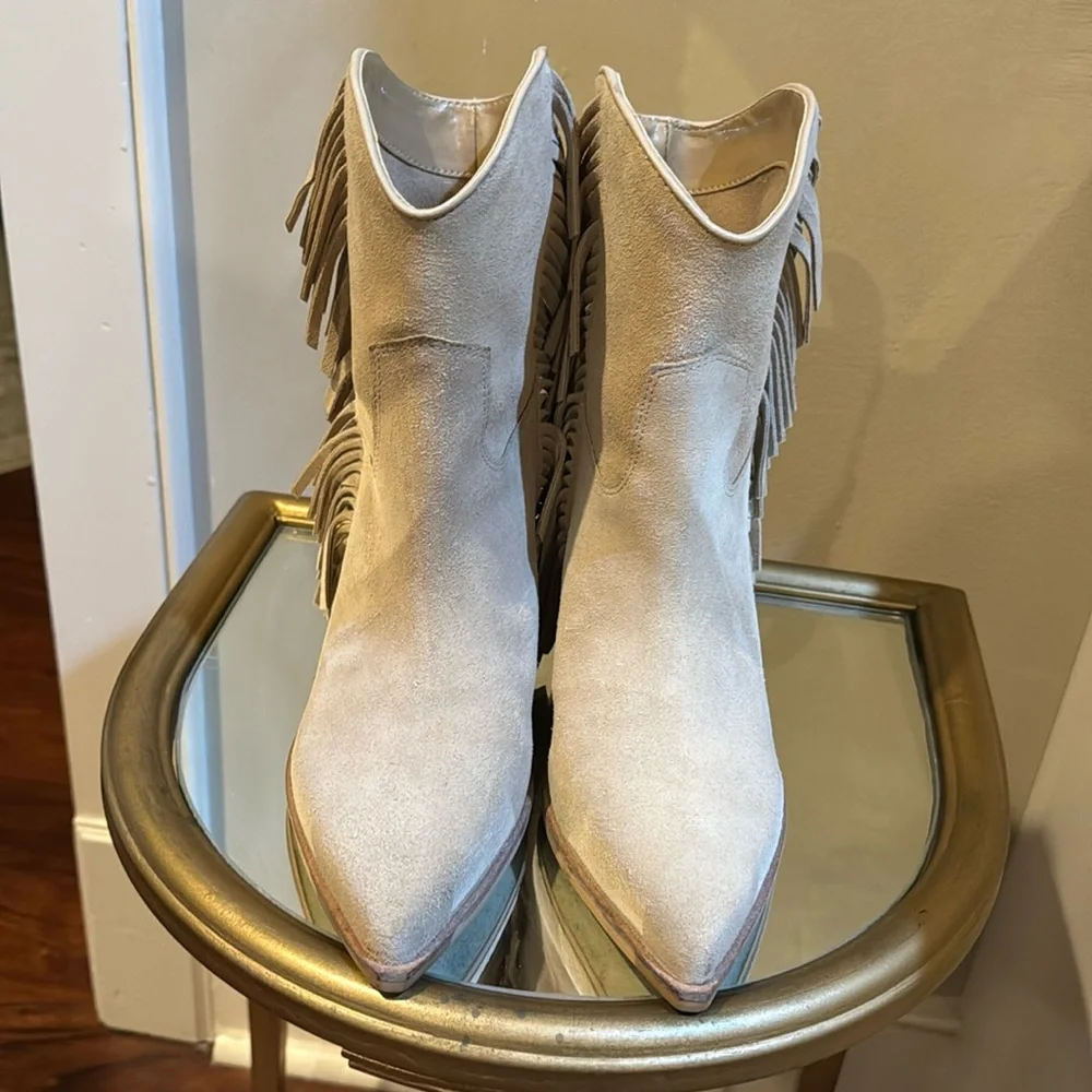 Boots - Picture 2 of 6